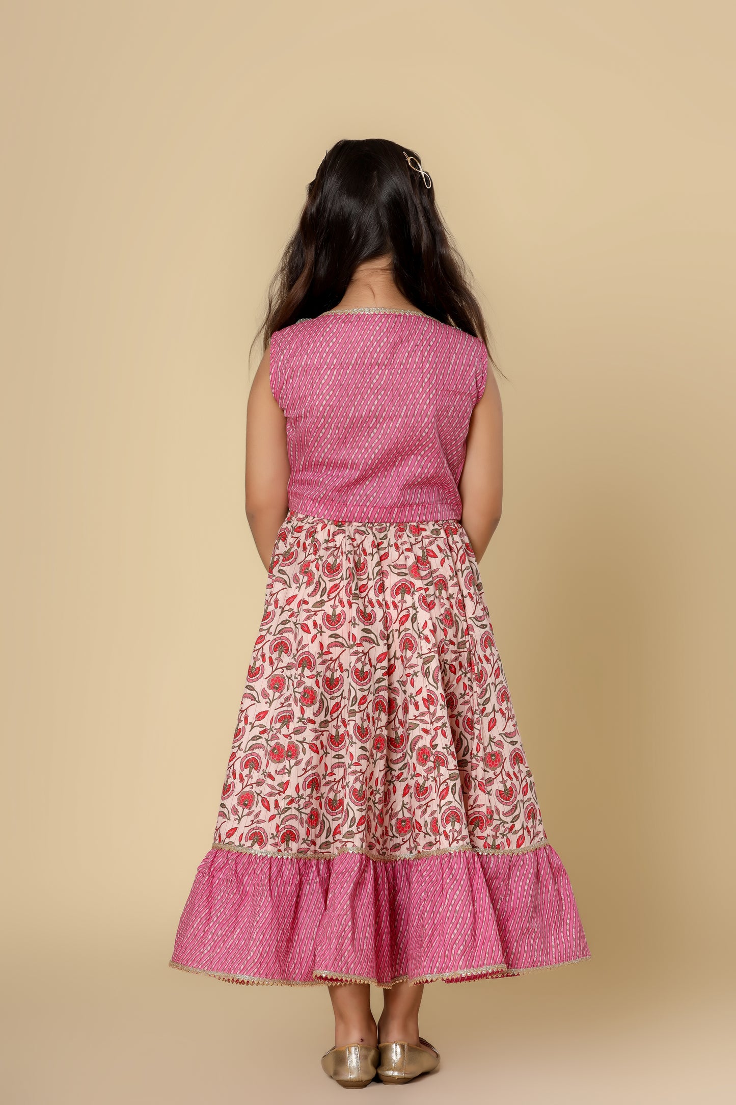 Cutiediva Girls White & Pink Floral Print Lehenga & Choli Set With Dupatta