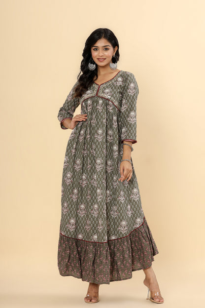 Women Printed Pure Cotton Anarkali Kurta in Green