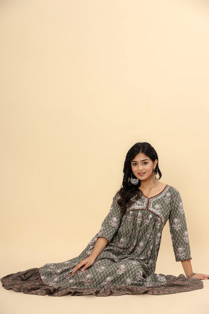 Women Printed Pure Cotton Anarkali Kurta in Green